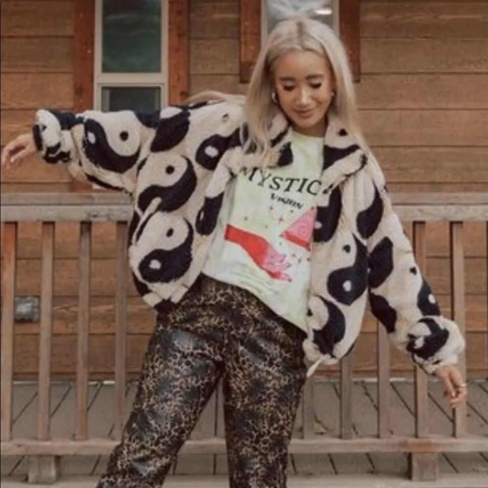 Urban Outfitters Bold Sherpa Olivia Yin Yang Jacket Ivory Tan Black - Picture 8 of 10